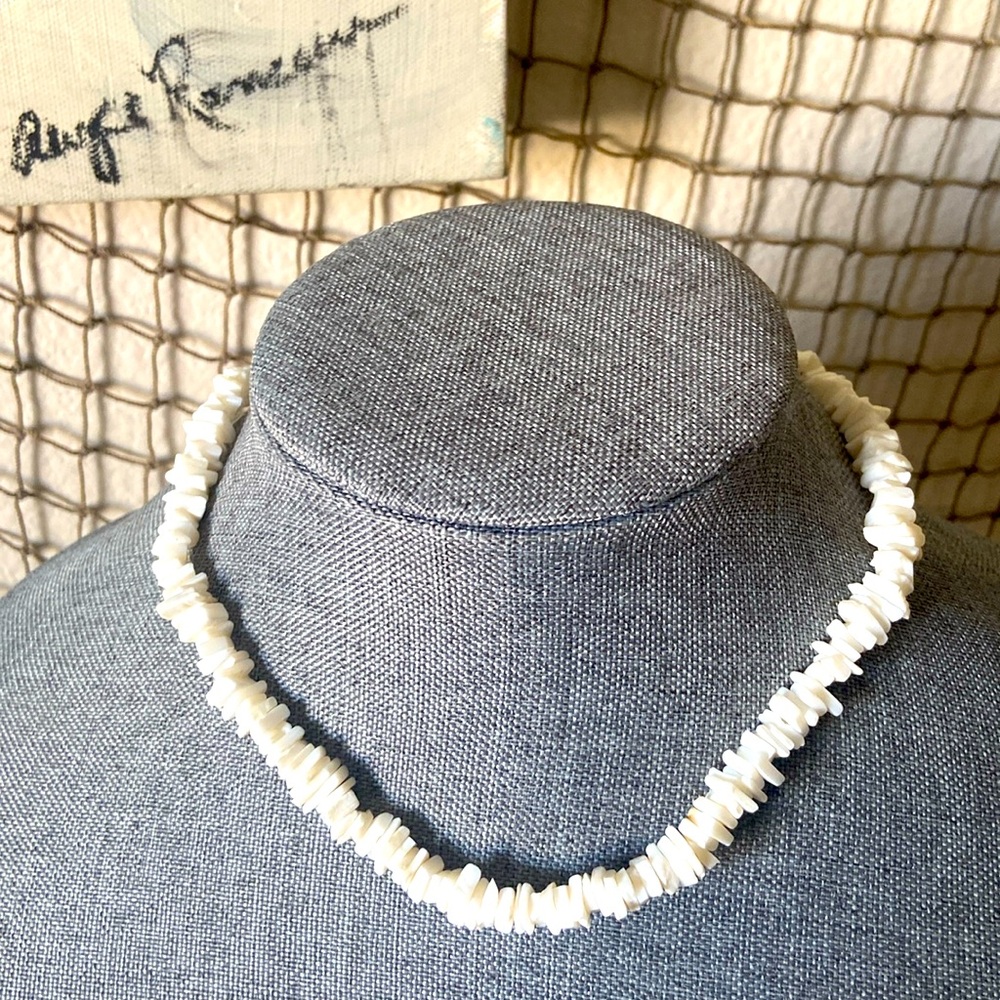 Vintage Ivory Tone Shell with Barrel Close Choker Necklace